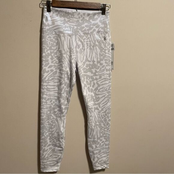 NWT Good American Icy Leopard Legging Foil White Gray- Size 2 (Medium) - Picture 4 of 11